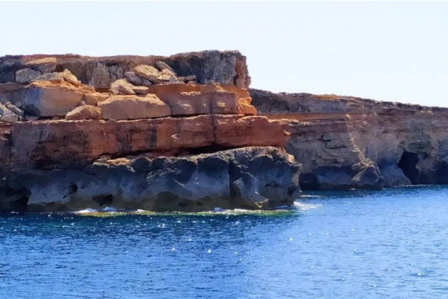 Paseo en Catamarán y Comida con Paradas para Nadar en Cala Saona e Illetas (Formentera)