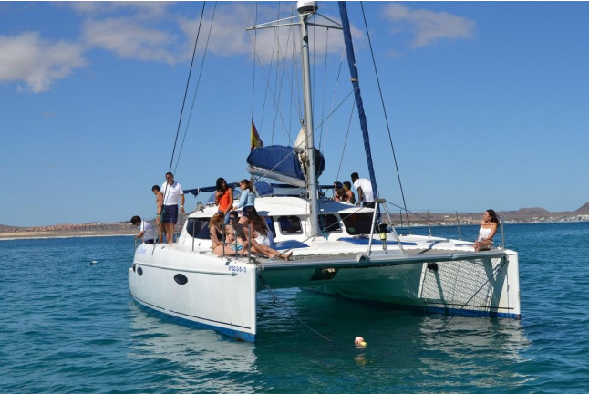 Excursión en Catamarán a la Isla de Lobos con Baño y Comida (Fuerteventura)