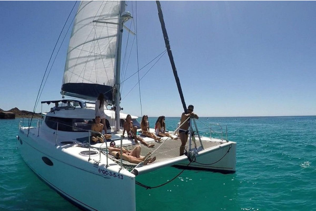 Excursión en Catamarán a la Isla de Lobos con Baño y Comida (Fuerteventura)