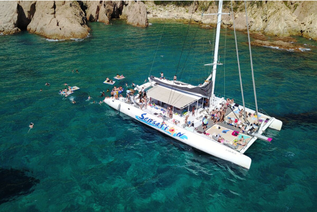 Salida en Catamarán, Snorkel y Barbacoa (Lloret, Girona)