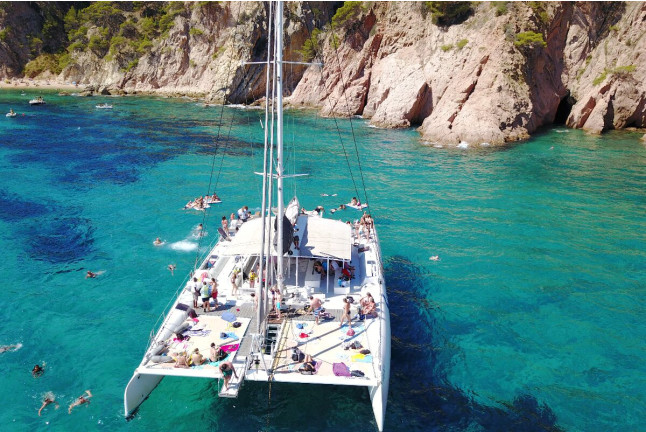 Salida en Catamarán, Snorkel y Barbacoa (Lloret, Girona)