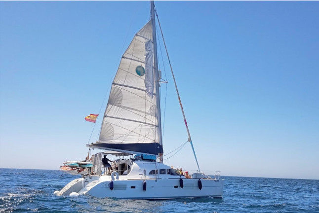 Salida Compartida en Catamarán al Atardecer (Marbella, Málaga)