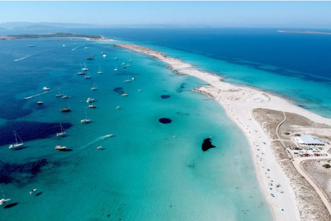 Excursión en Catamarán a la Playa de Ses Illetes con Baño y Bebidas (Mallorca)