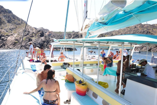 Excursión en Catamarán a la Playa de Ses Illetes con Baño y Bebidas (Mallorca)