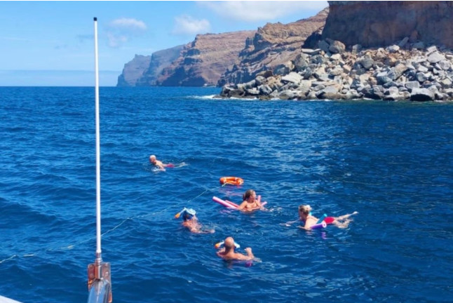 Salida en Catamarán Stingray con Comida, Actividades Acuáticas y Bebida Ilimitada (Puerto de Mogán, Las Palmas)