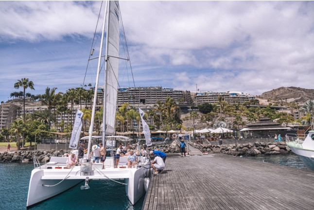 Salida en Catamarán Stingray con Comida, Actividades Acuáticas y Bebida Ilimitada (Puerto de Mogán, Las Palmas)