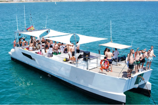 Salida en Catamarán Serenity (Benalmádena, Málaga)