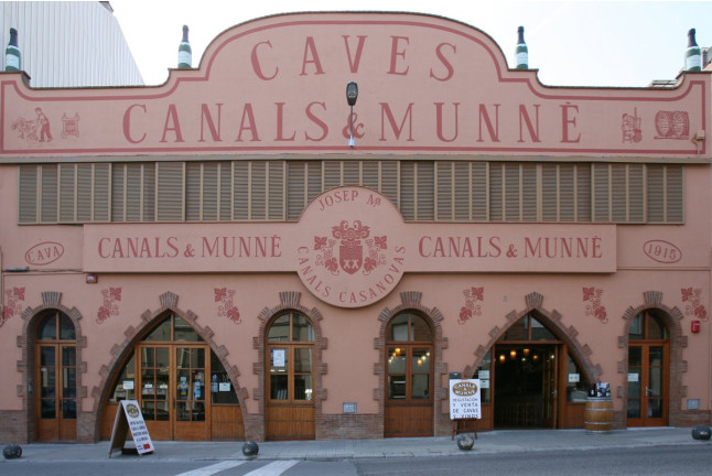 Visita a Bodega Cavas Canals & Munné y Cata de Vinos con Aperitivo (Sant Sadurní d'Anoia, Barcelona) 