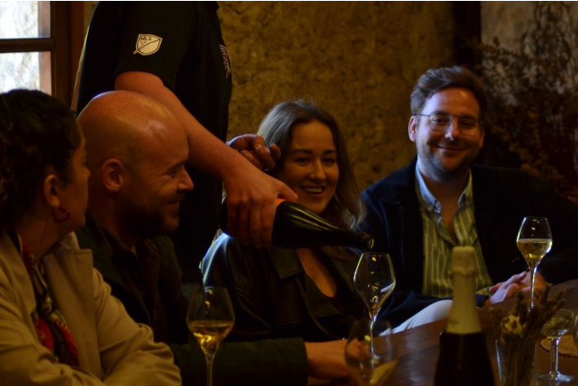 Taller "Crea tu Cava": Visita, Cata y Taller de Degüelle para dos en Artcava - Celler Can Batlle (Avinyó Nou, Barcelona)