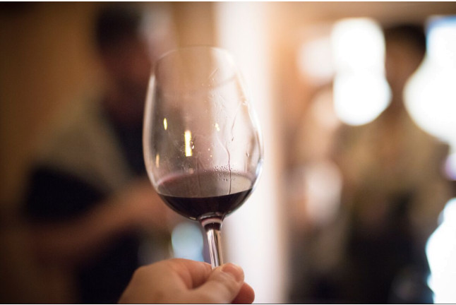 Celler Ronadelles - Cap de Ruc: Visita a Bodega con Cata de Vinos y Aquum Spa Estival Park para dos (Tarragona)