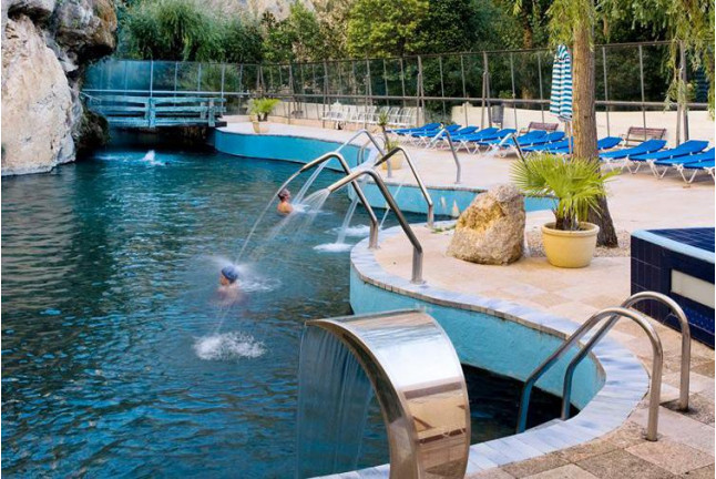 Circuito Termal, Masaje y Comida o Cena en Hotel Balneario de La Virgen (Jaraba, Zaragoza)