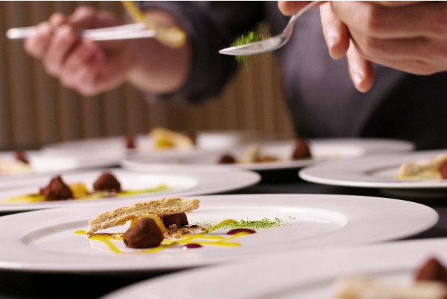 Vuelo en Helicóptero y Cena Clandestina para dos: Experiencia Gastronómica en un lugar secreto de Barcelona (Barcelona)