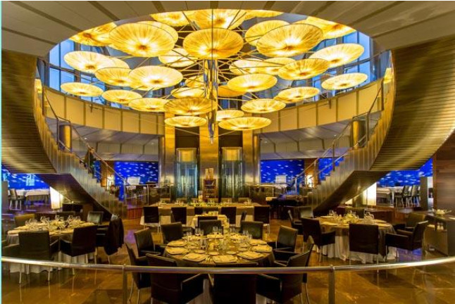Cena en el Restaurante Submarino Oceanogràfic y Visita Guiada al Estadio de Mestalla para dos (Valencia)