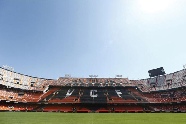 Cena en el Restaurante Submarino Oceanogràfic y Visita Guiada al Estadio de Mestalla para dos (Valencia)