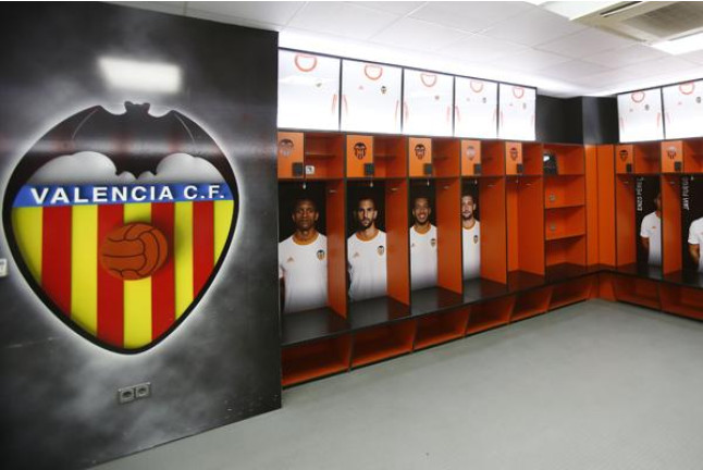 Cena en el Restaurante Submarino Oceanogràfic y Visita Guiada al Estadio de Mestalla para dos (Valencia)