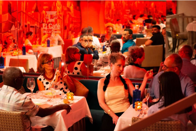 Cena con Cantantes de Ópera en Directo para dos en El Café de la Ópera (Madrid)