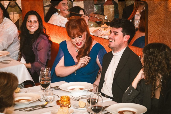 Cena con Cantantes de Ópera en Directo para dos en El Café de la Ópera (Madrid)