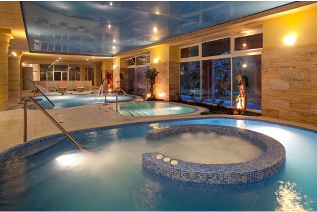 Spa y Cena o Comida Romántica en Elba Estepona Gran Hotel 5* (Málaga)