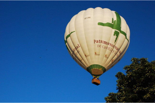 Cena Romántica con Spa en Hotel & Spa Villa de Mogarraz 4* y Vuelo en Globo para dos (Salamanca)