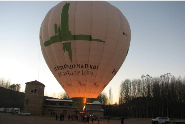 Cena Romántica con Spa en Hotel & Spa Villa de Mogarraz 4* y Vuelo en Globo para dos (Salamanca)