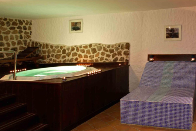 Cena Romántica con Spa en Hotel & Spa Villa de Mogarraz 4* y Vuelo en Globo para dos (Salamanca)