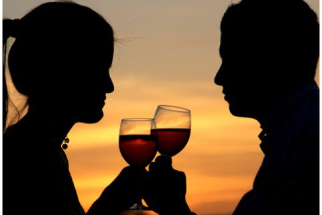Paseo en Barco con Puesta de Sol, Cena y Noche Romántica (Barcelona)