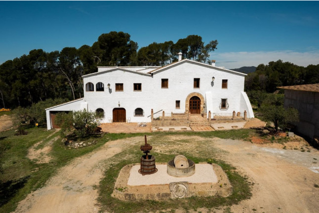 Circuito Spa en Dolce by Wyndham Barcelona Resort 4* Sup y Visita a Celler Clot de les Soleres con Cata para dos (Barcelona)