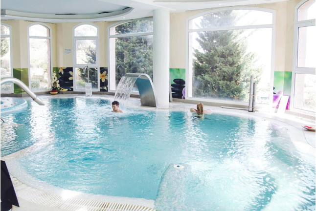 Circuito Termal y Masaje con Envoltura o Fangoterapia para dos en Spa Sensara (Benalmádena, Málaga)
