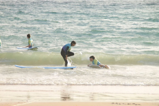 Clase de Surf en Pareja (Zahara de los Atunes, Cádiz)