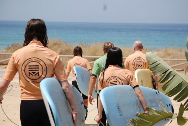 Clase de Surf en Pareja (Zahara de los Atunes, Cádiz)