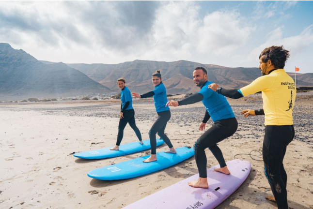 Clase de Surf Grupal con Fotos (Lanzarote) 