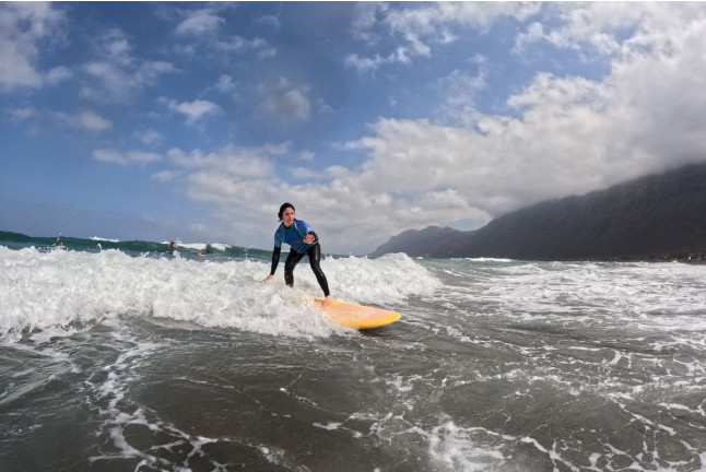Clase de Surf Grupal con Fotos (Lanzarote) 