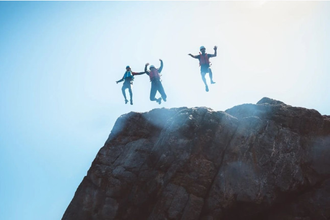 Coasteering: Natación en el Mar, Escalada en Roca y Saltos al Agua (Es Figueral, Ibiza)