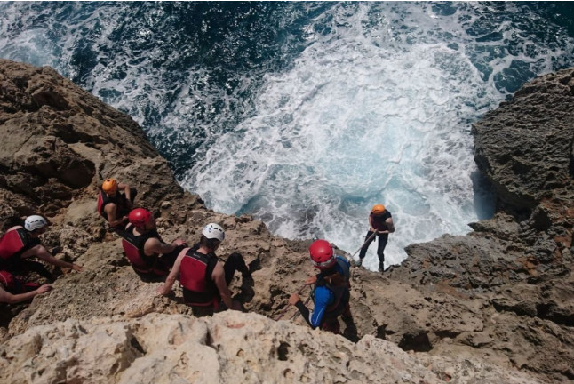 Aventura de Coasteering en el Mar del Este (Cala Romàntica, Mallorca)