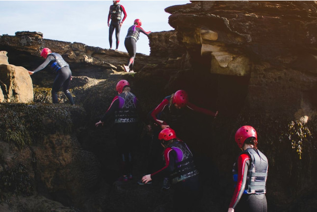 Aventura de Coasteering en el Mar del Este (Cala Romàntica, Mallorca)