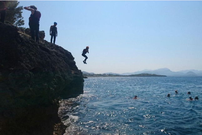Aventura Familiar de Coasteering Norte por el Mar (Alcudia, Mallorca)