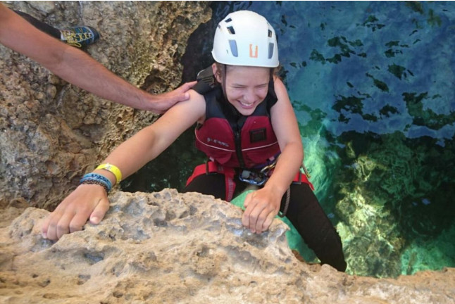 Aventura Familiar de Coasteering Norte por el Mar (Alcudia, Mallorca)