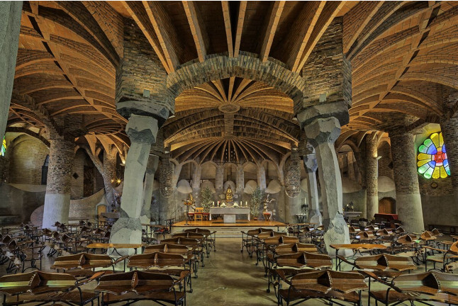Entrada Colonia Güell y Cripta Gaudí (Santa Coloma de Cervelló, Barcelona)
