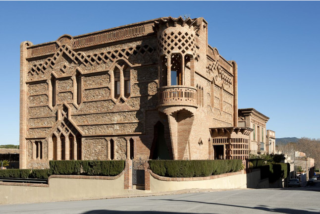 Entrada Colonia Güell y Cripta Gaudí (Santa Coloma de Cervelló, Barcelona)