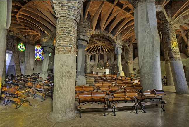Entrada Colonia Güell y Cripta Gaudí (Santa Coloma de Cervelló, Barcelona)