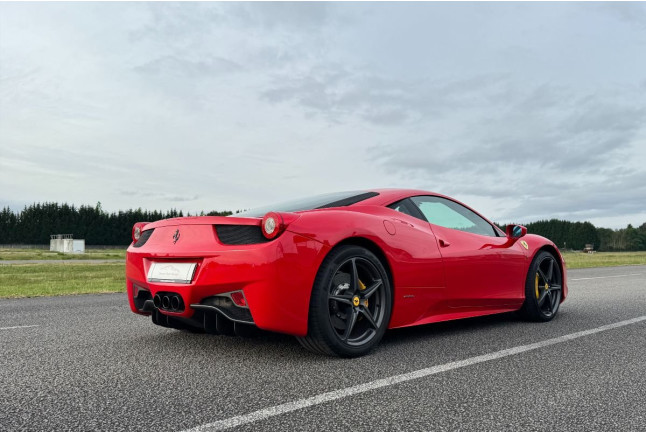 Conducir un Ferrari 458 en el Circuito Vasco Sameiro (Braga, Portugal)