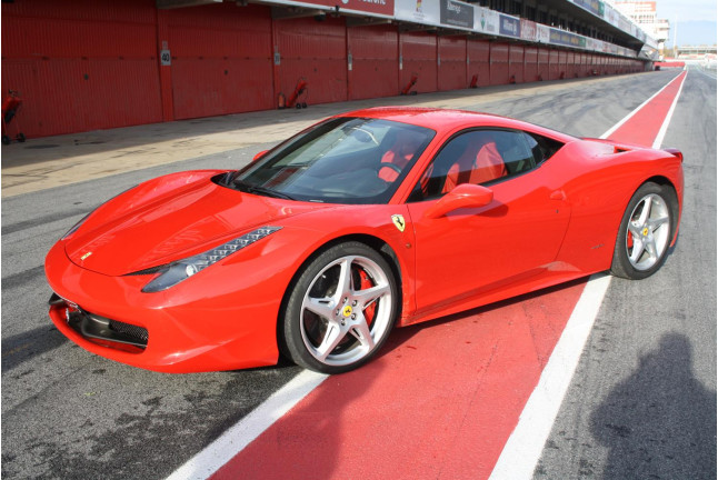 Conducir un Ferrari F458 F1 ITALIA + Vuelta de reconocimiento (4 localizaciones)