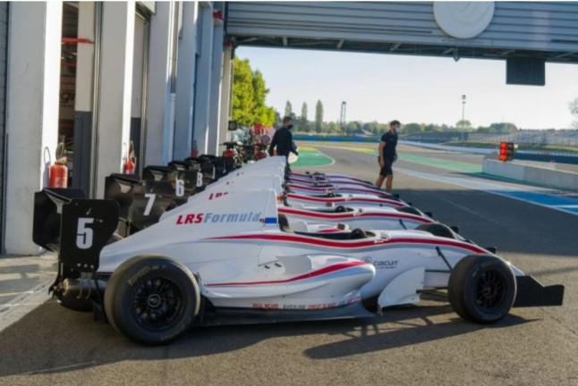 Conducir un Fórmula Renault en el Circuito de Magny-Cours Pista Club (Magny-Cours, Francia)