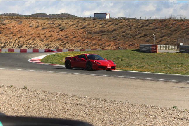 Conducir un Ferrari 488, Lamborghini Huracán EVO o Porsche 992 GT3 en Carretera (5 localizaciones)