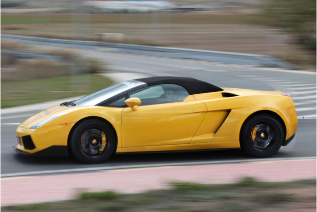 Conducir un Lamborghini Gallardo + Vuelta de reconocimiento (4 Circuitos Largos)
