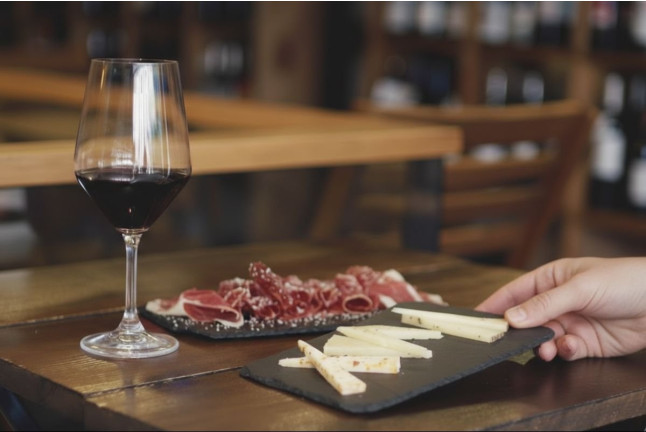 Degustación de 3 Copas de Vinos con 3 Tapas (Madrid)