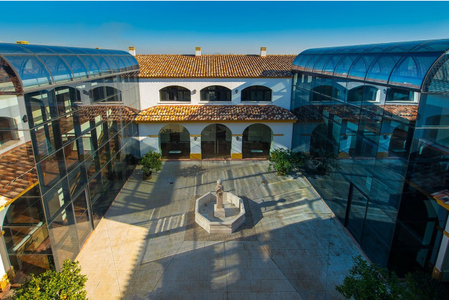 Escapada Romántica con Cena en Hotel Cortijo Santa Cruz 4* (Villanueva de la Serena, Badajoz)