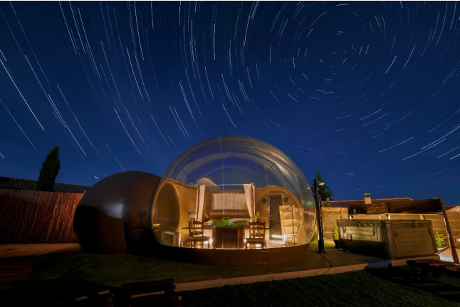 Escapada Romántica en Hotel Burbuja Cosmoveros (Muñoveros, Segovia)