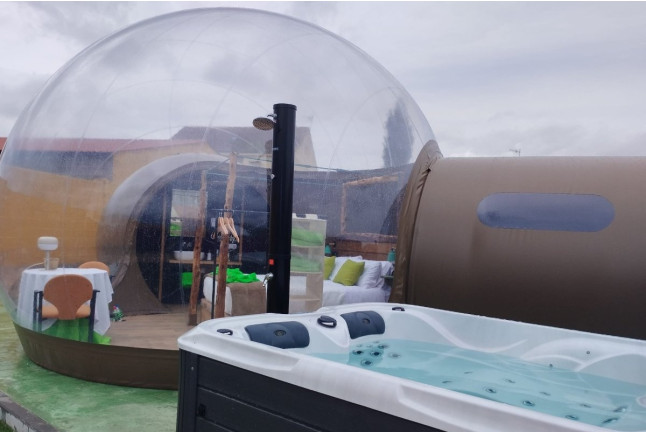 Escapada Romántica en Hotel Burbuja Cosmoveros (Muñoveros, Segovia)