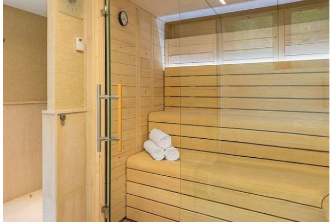 Comida, Masaje o Tratamiento Facial y Sauna en Hotel InterContinental 5* (Madrid)